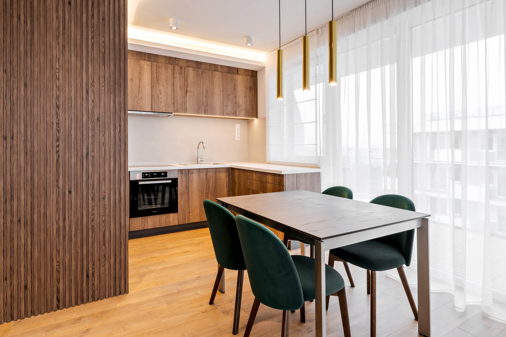 Reference Referencia 1